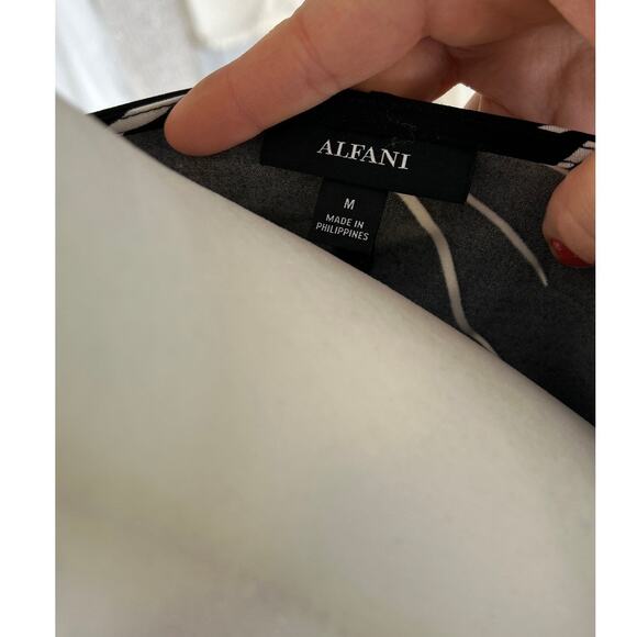 Alfani Women's Size M 3/4 Sleeve Black and White Graphic Tunic Blouse #0273 - Picture 5 of 10